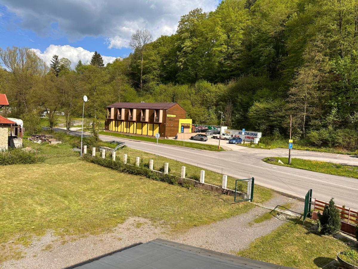 Penzion Michaela Vyhne Exteriör bild
